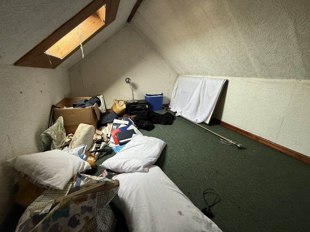 Lot: 144 - DETACHED COTTAGE WITH OUTBUILDING AND STABLES ON A SITE MEASURING OVER SIX ACRES - Attic room